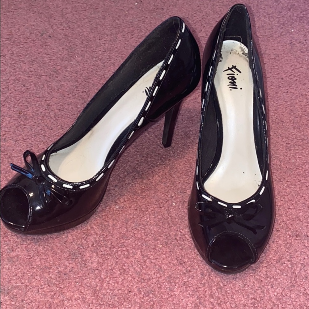 Black fioni heels size 8W